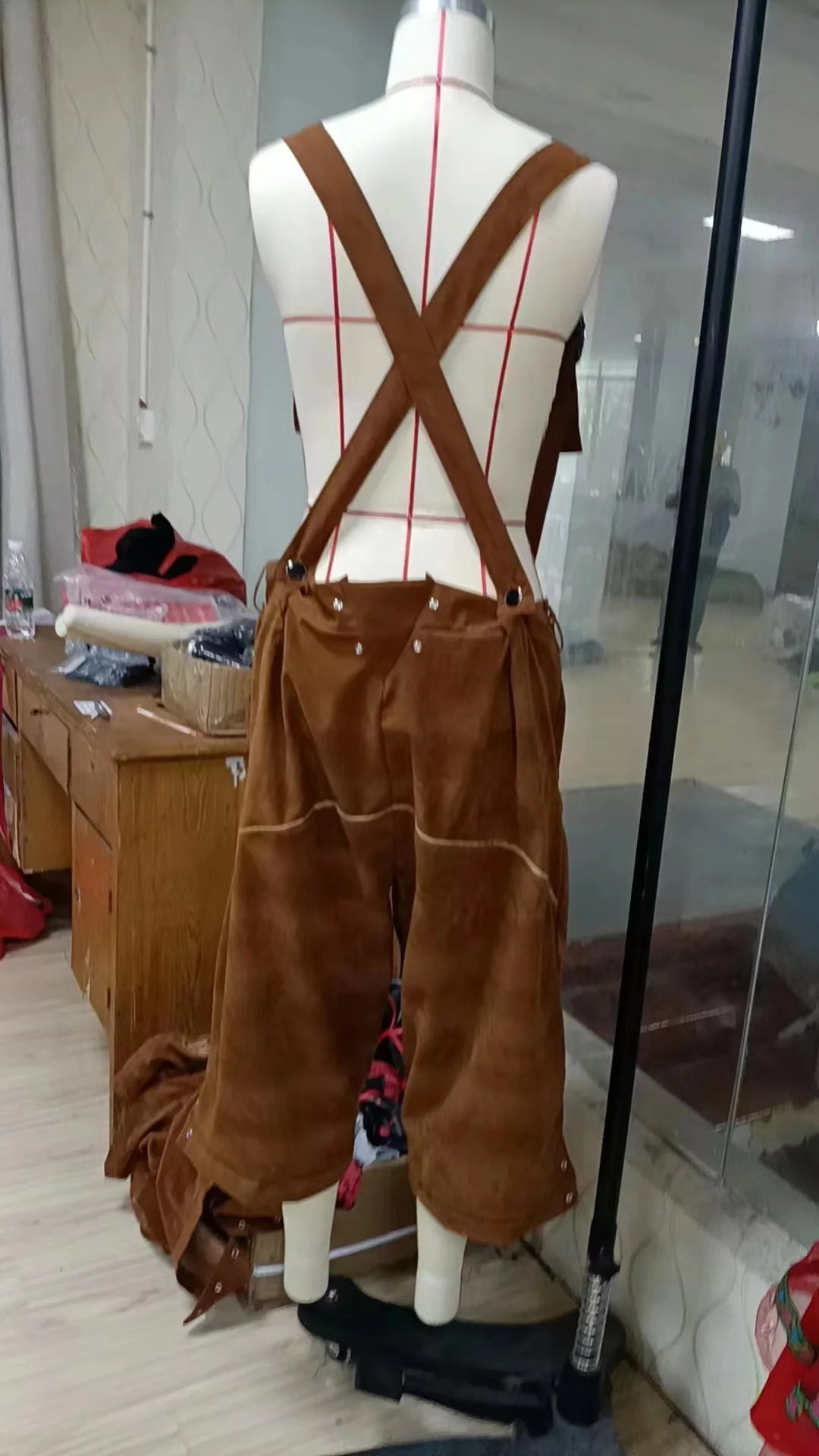 Herren Lederhosen Kostüm Deutsches Trachtenoutfit mit Hosenträgern für das Münchner Oktoberfest und Cosplay-Overall